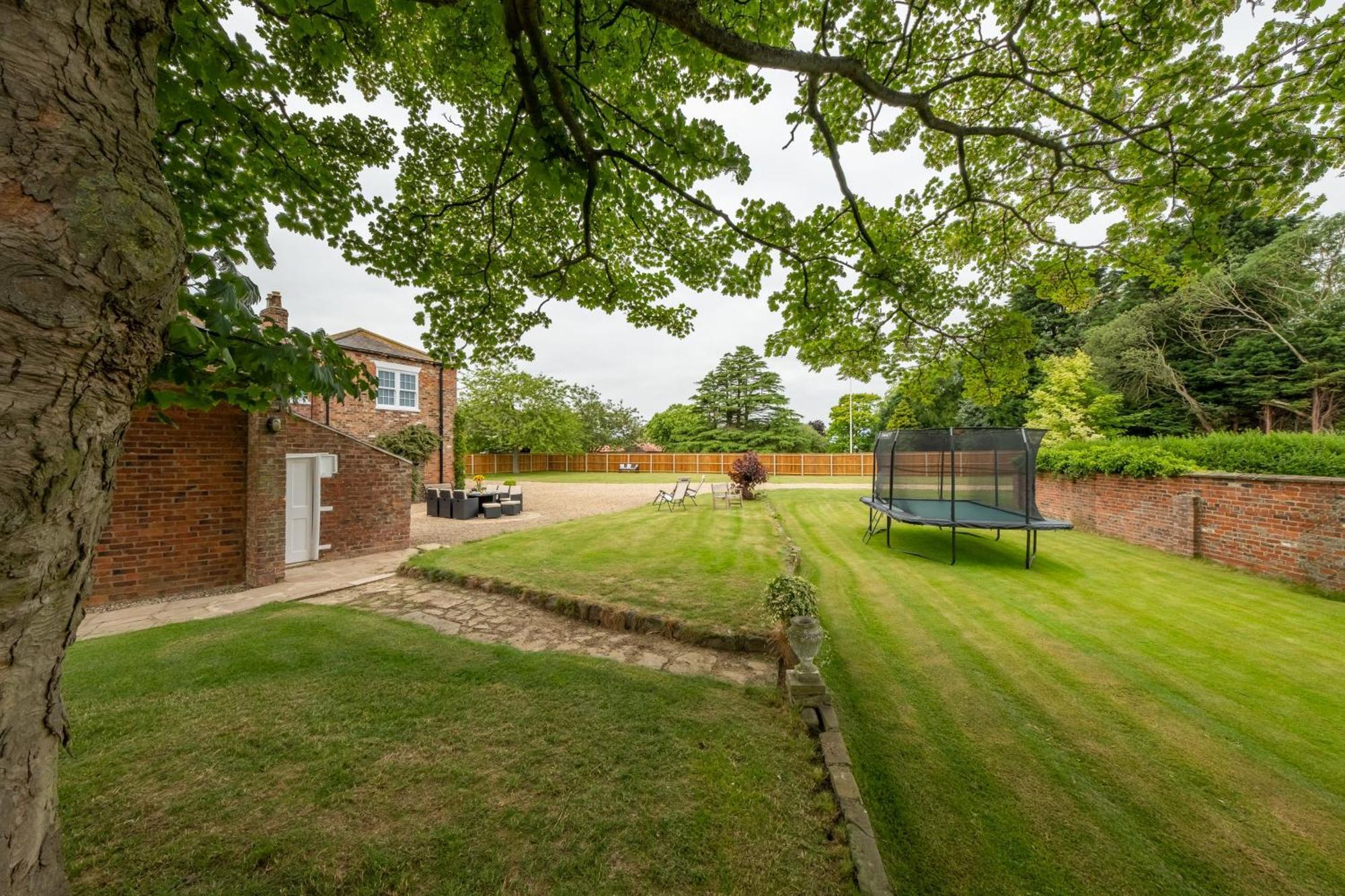 Manor House 8 Villa Beeford Exterior photo