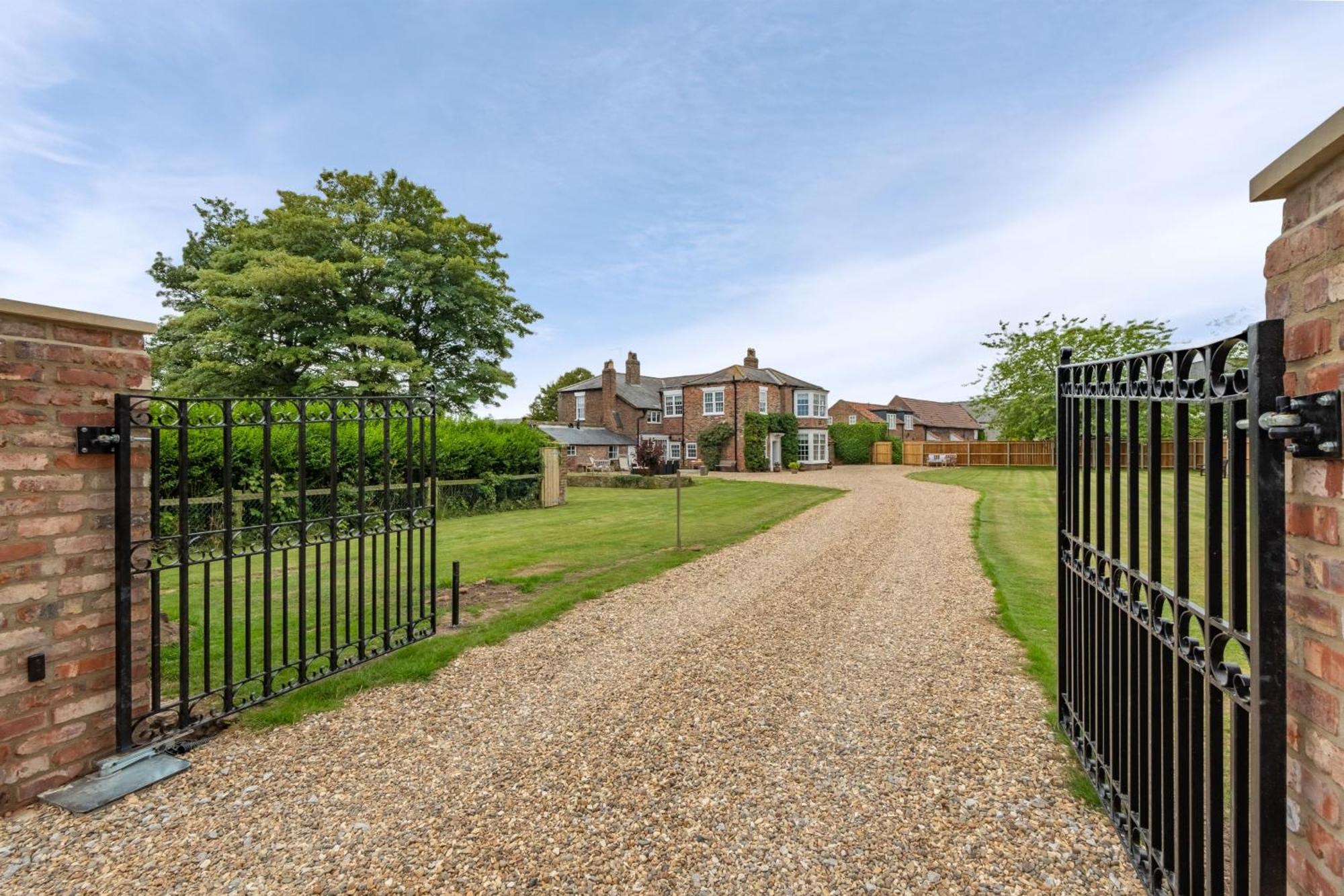 Manor House 8 Villa Beeford Exterior photo